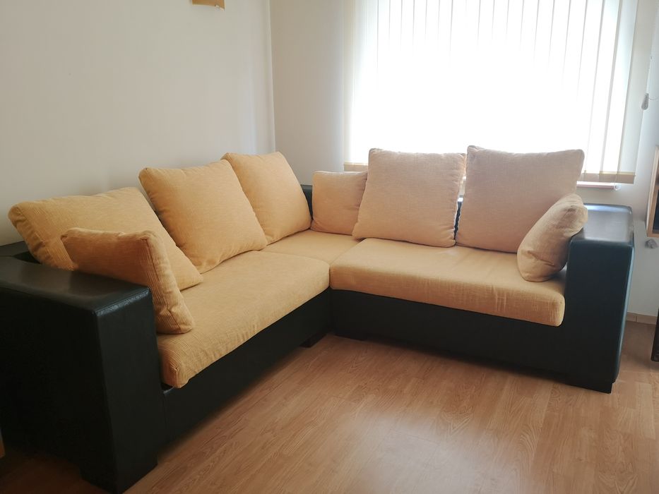 Продавам уникален поръчков диван с универсален ъгъл. Уникат, отличен