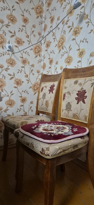 Стулья 20шт на болтать