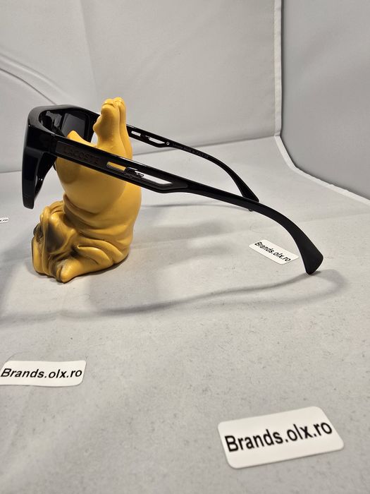 Ochelari de soare polarizati Lacoste Black, made in Itay, pret per bucata