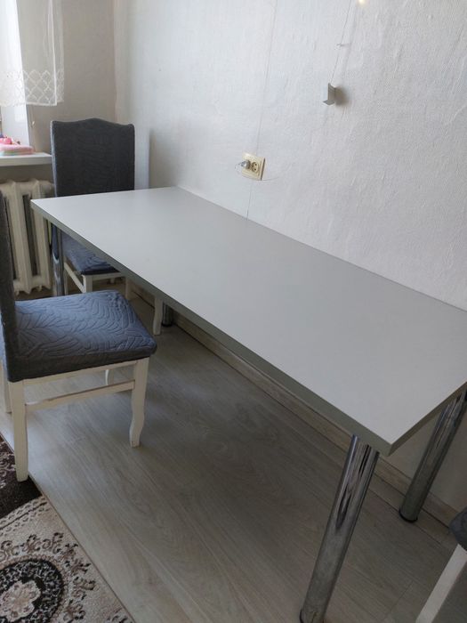 Продам кухонный стол