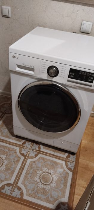 Продам б/у стиральную машину