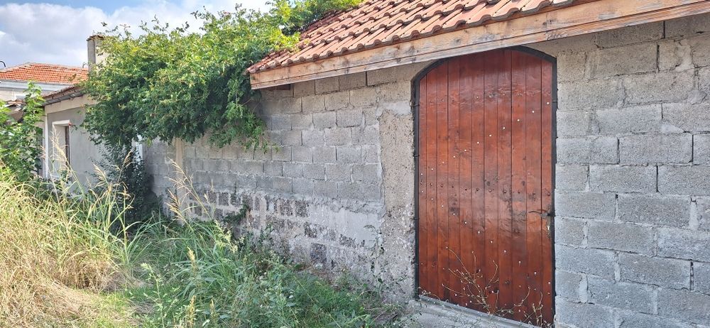 Къща с голям двор