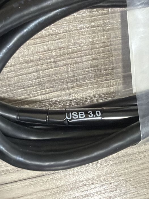 USB 3.0 Type-B, 1.85 sm. 5 Gbit/s