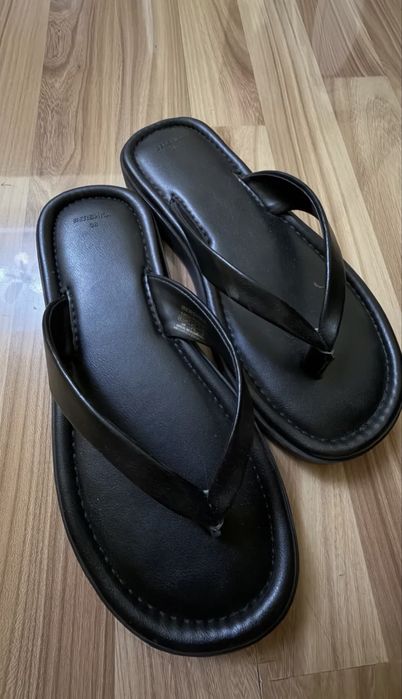 Шлепки вьетнамки кожа р.38 бренд BERSHKA