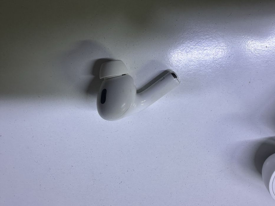 Airpods pro кейс и левый наушник