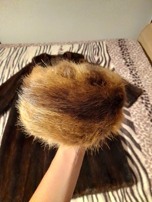 Haină de blana nutrie + căciulă de blana nutrie.