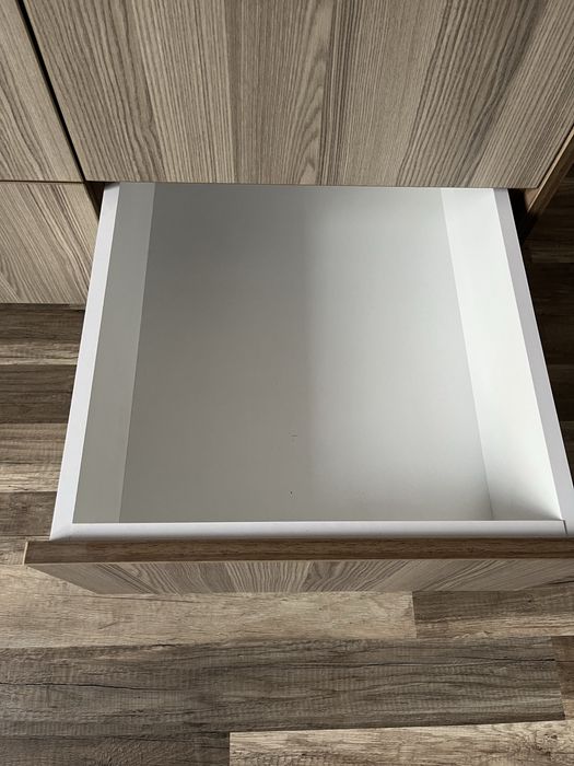 Comoda din lemn, bej