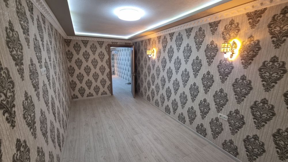 Вокзалда бозорни тугрисида 2 хоналик квартира сотилади, 3 этаж уртада.