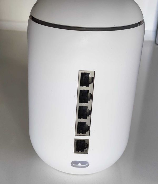 Ubiquiti UDM рутер (Unified Dream Machine) пълен комплект с кутия