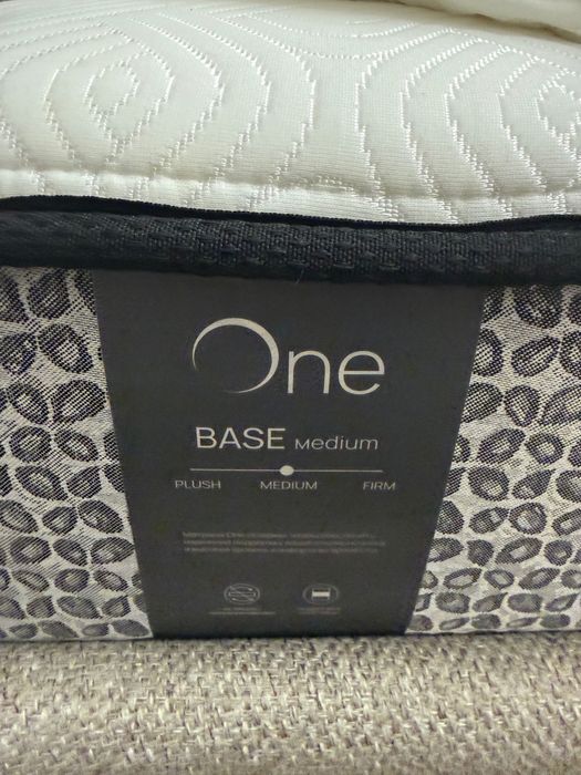 Двуспальная кровать с матрасом