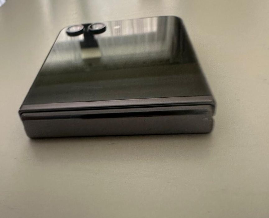 Samsung Galaxy  Z Flip 5 -512 GB / 8 GB RAM