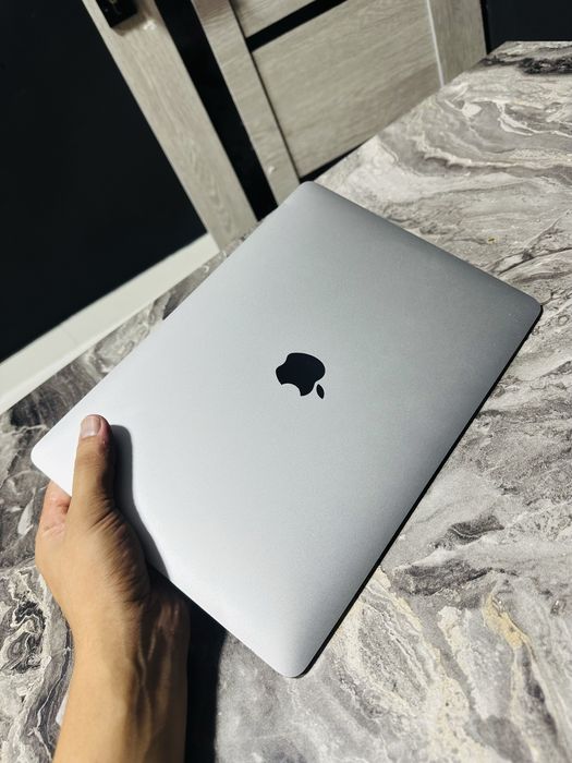 MacBook holati ideal narxi arzon
