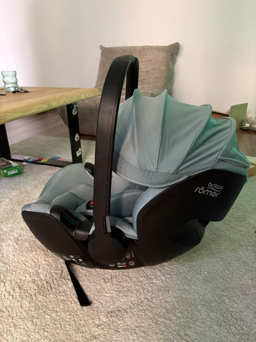 Scaun auto tip scoică pentru copii Britax Römer