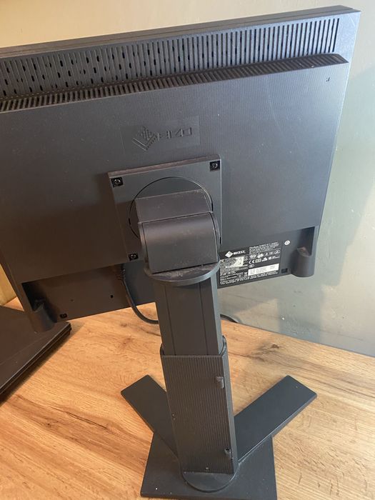 Vând monitor profesional EIZO FlexScan S1901, diagonală 19 inch, format 5:4.