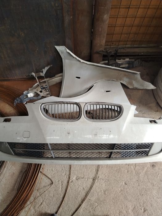 Продам передний и задний бампер на БМВ е60