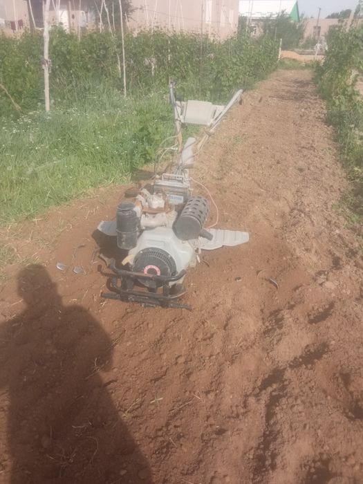 Motokultivatoʻr sotiladi