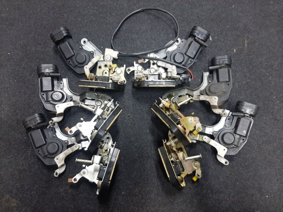 Продам Замок двери Toyota Windom 20 / 21 Lexus ES300