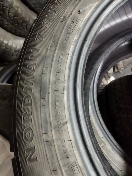 Нокиан 215/60/17 пара шипы