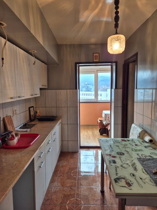 Vând apartament de două camere!