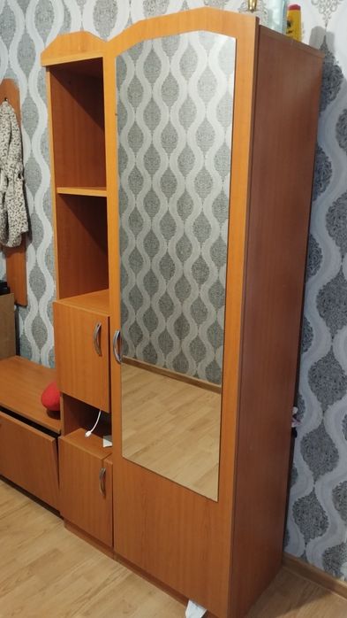 Секция от дърво и портманто от дърво