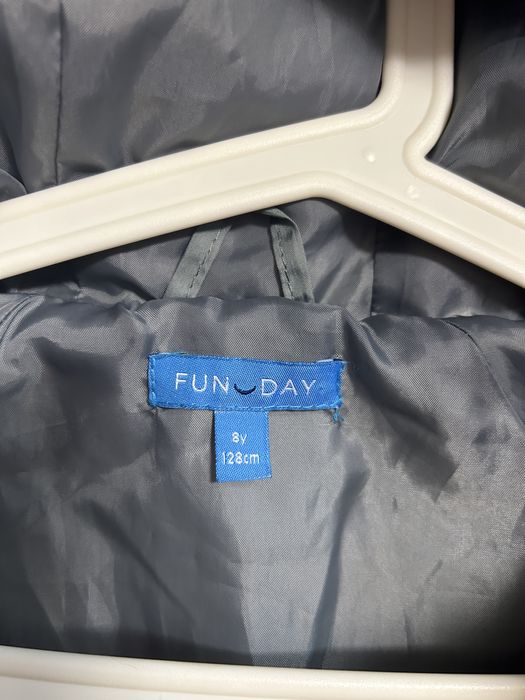 Продам куртку на девочку