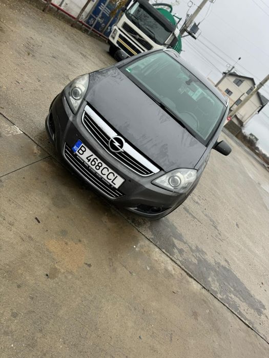 Vând Opel zafira anu 2012