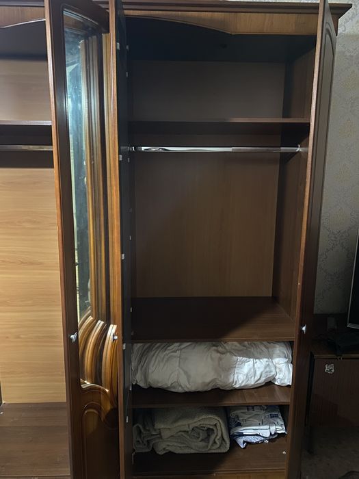 Продается спальный гарнитур