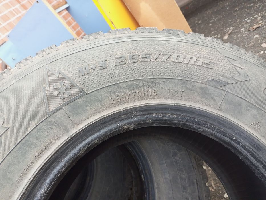Продам резину на 15/70/265
