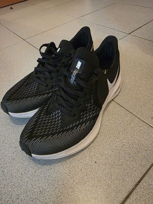 Маратонки на  Nike