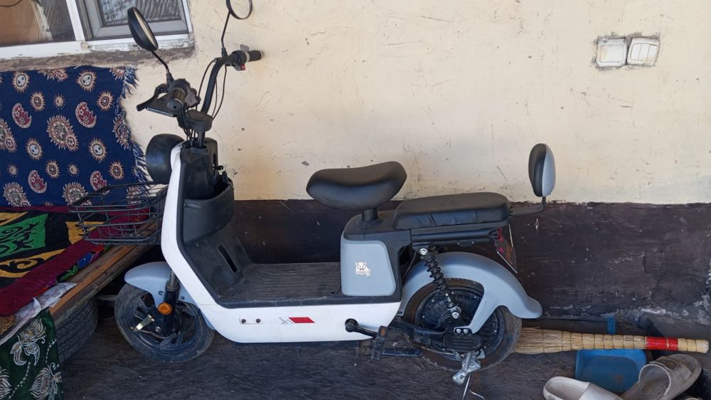 Leopard скутері.