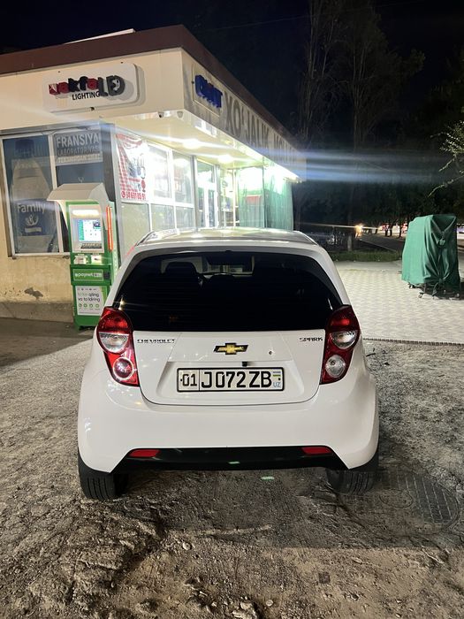 Chevrolet spark.