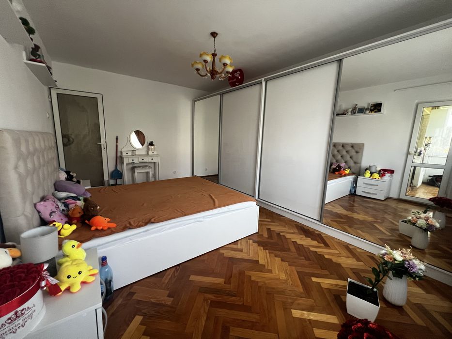 Inchiriez apartament 2 camere decomandat cu centrala Micalaca 300