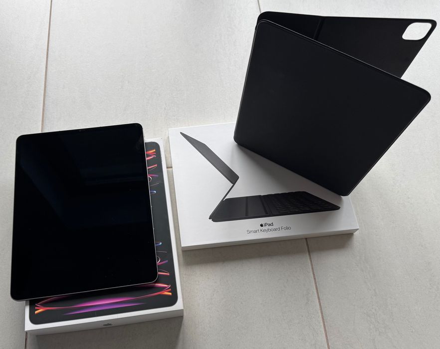 iPad Pro 12,9 M2 (6th gen) cu 512 GB si WiFi + Cellular + tast. Apple