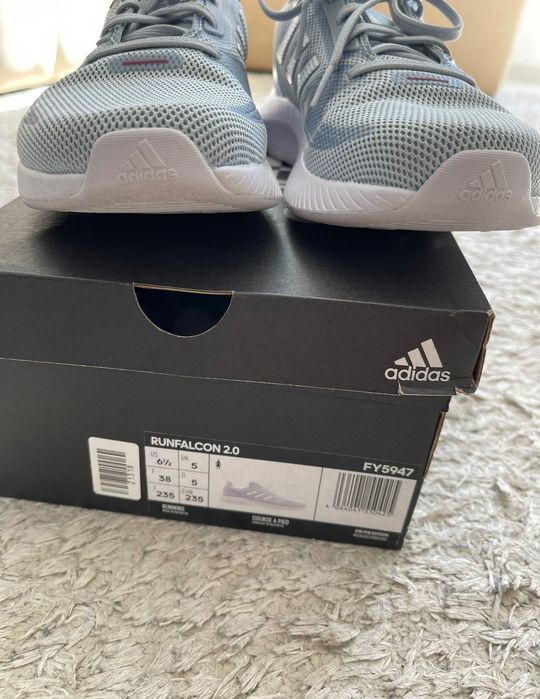 Нов Дамски маратонки кецове Adidas 38