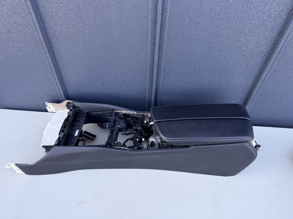 Cotiera Bmw Seria 5 G30 G31 volan stanga /neagra
