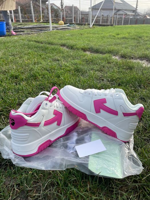 Vând Off White Out Of Office