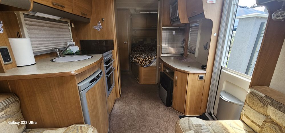 Închiriez rulota SWIFT