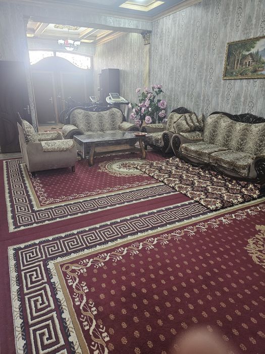 2-qavatli kotej pasti yashash,tepasida ofis va salonlar arenda beradi