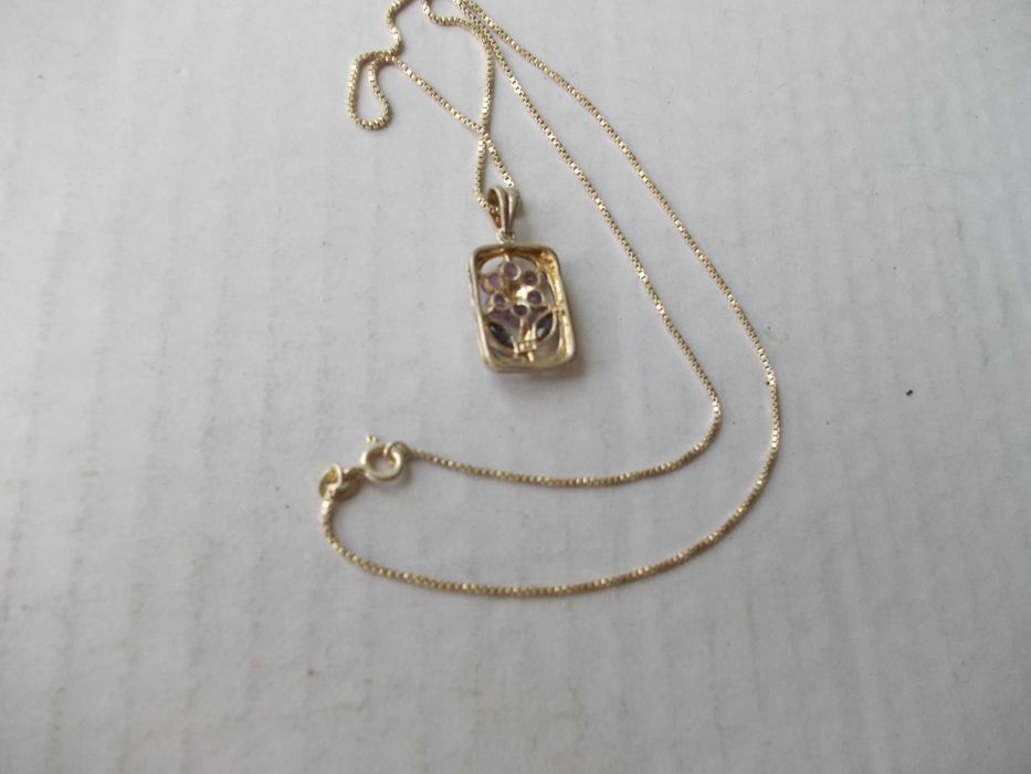 Lant si medalion pandantiv vechi din argint cu safire