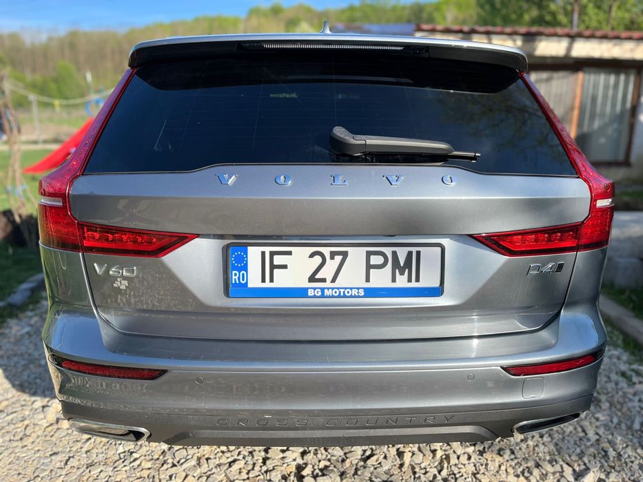 Volvo V60 Cross Country D4 AWD • Momentum Pro • 2020