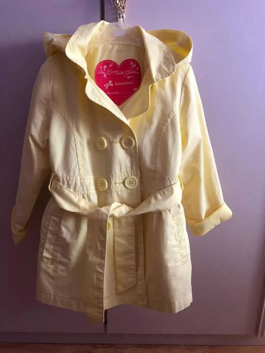 Плащ фирмы C&A на девочку