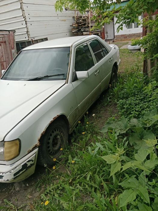 Продам автомобиль мерседес бенс 124