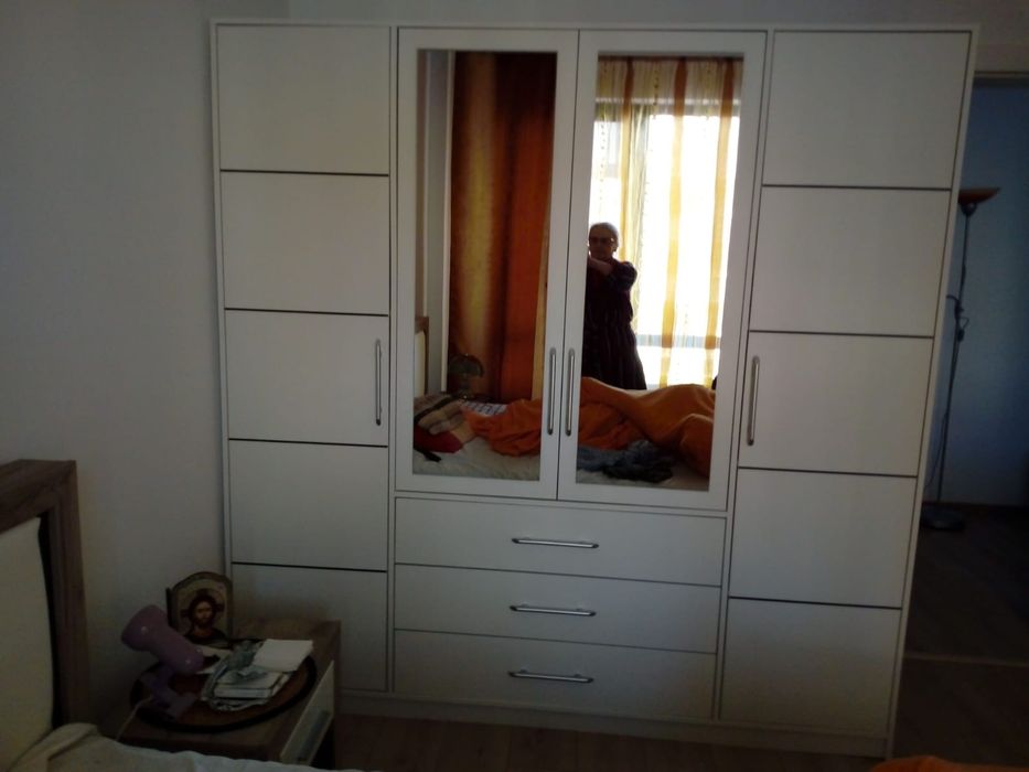 Vând dulap nou 4 usi