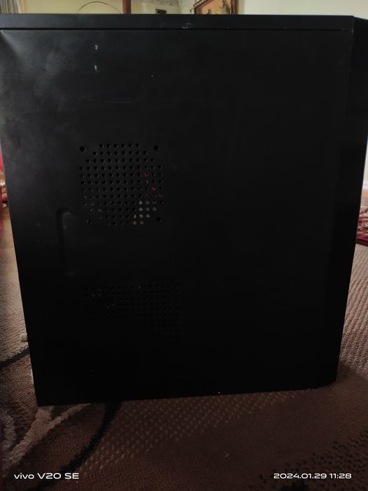 Stol kompyuteri sotiladi