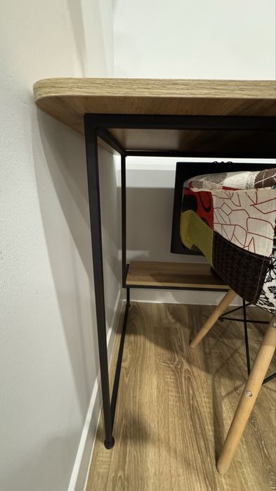 Стол с подножкой