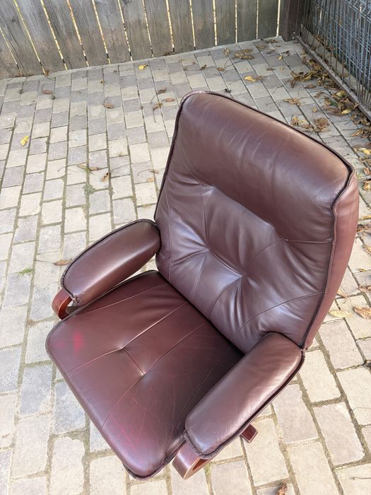 fotoliu rotativ din piele naturală, fabricat în 1998, stare bună