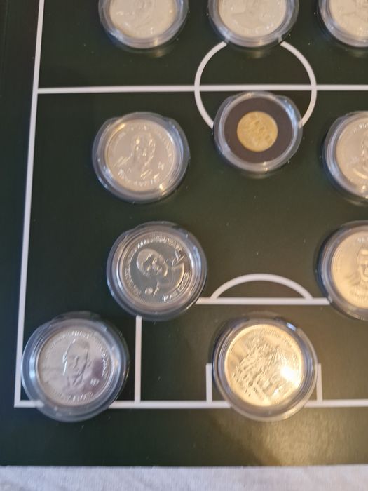 Clasor amagial cu footbal