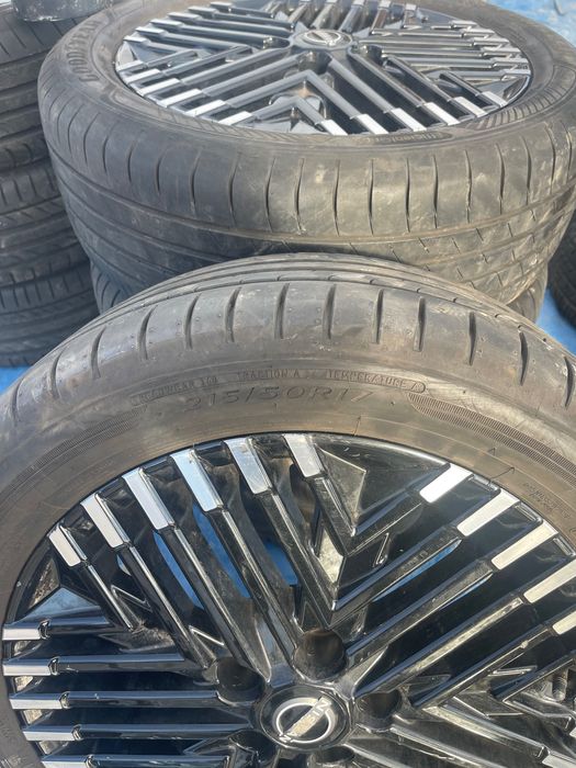 Гуми 215/50/17 Нисан