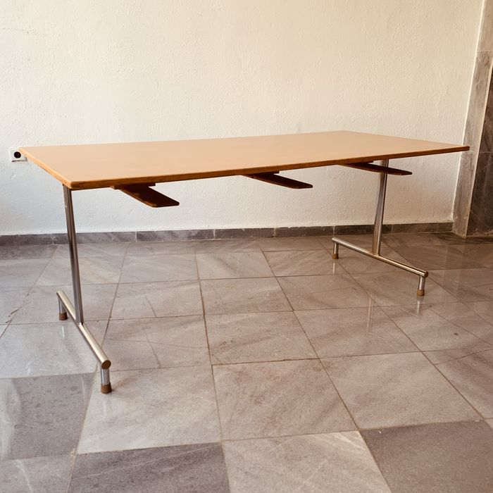 Шведско офис бюро в стил скандинавски модернизъм