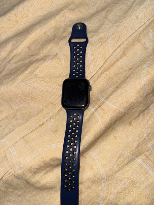 Продам apple watch 4 series  44mm